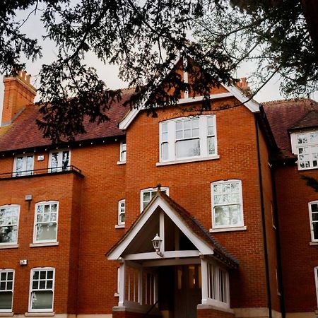 Pass The Keys Quiet 2-Bed Apartment On The Ground Floor Canterbury Bagian luar foto