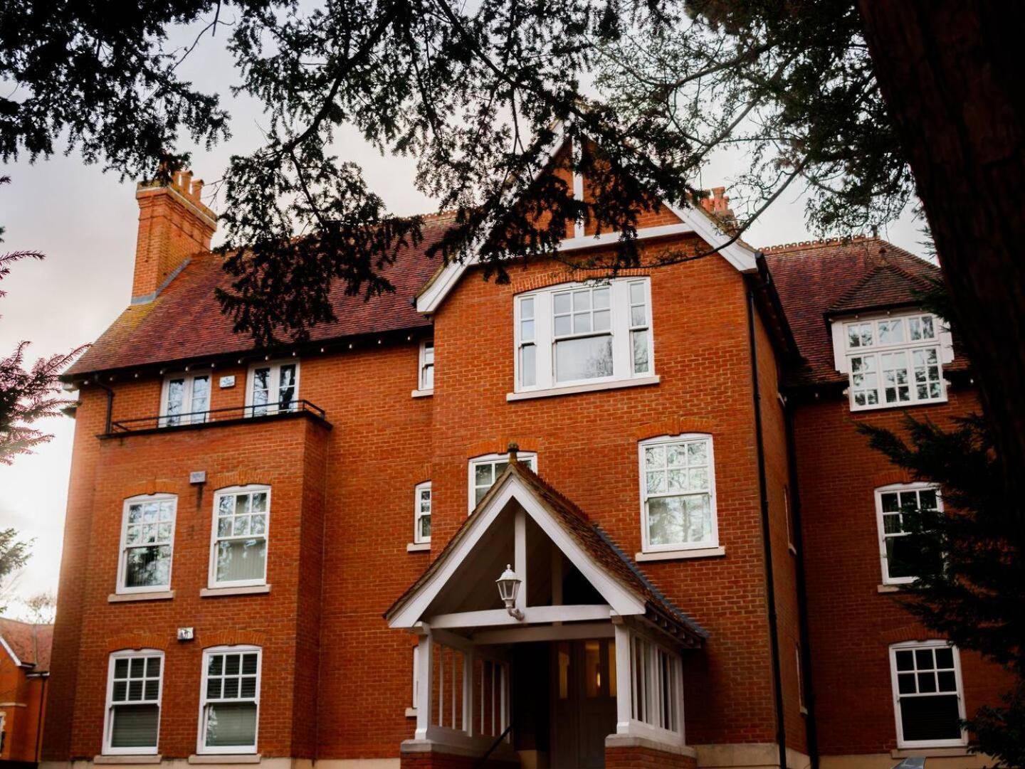 Pass The Keys Quiet 2-Bed Apartment On The Ground Floor Canterbury Bagian luar foto